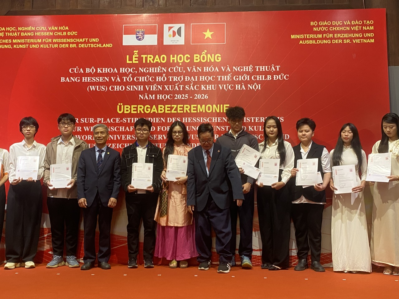 z7329370606313_a96967f92e80124e1c013721e79e103a